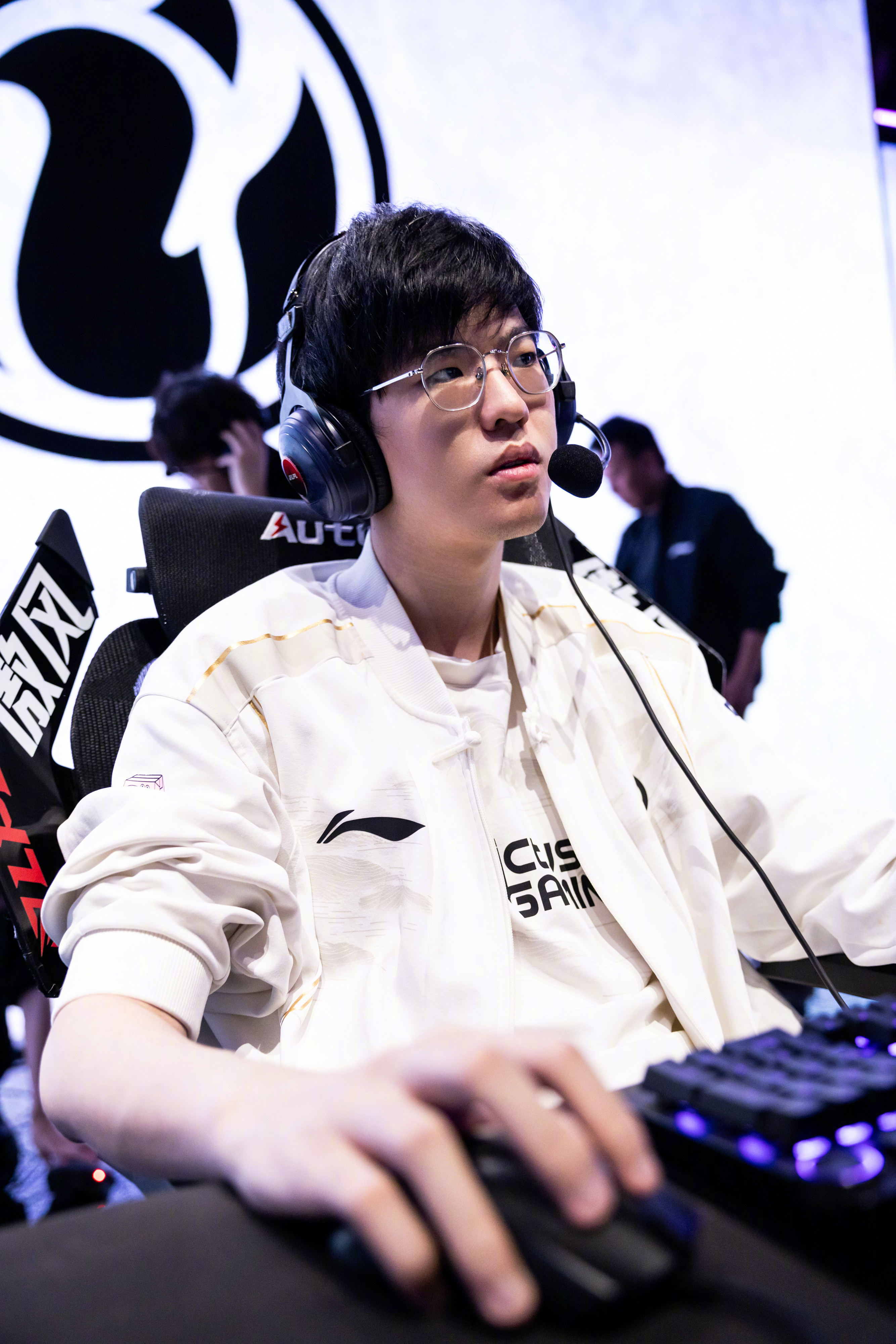 G2绝杀JDG，Viper送出助攻