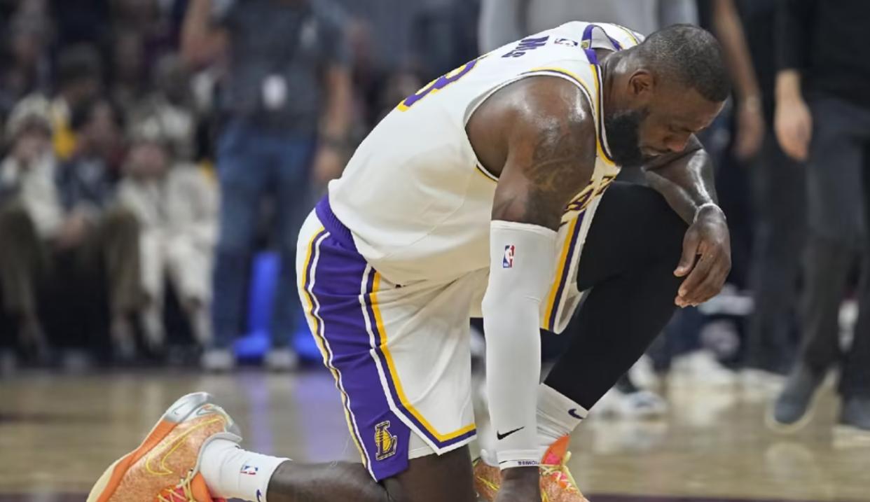 篮球明星选手受伤退赛,引发热议 篮球明星选手受伤退赛,引发热议