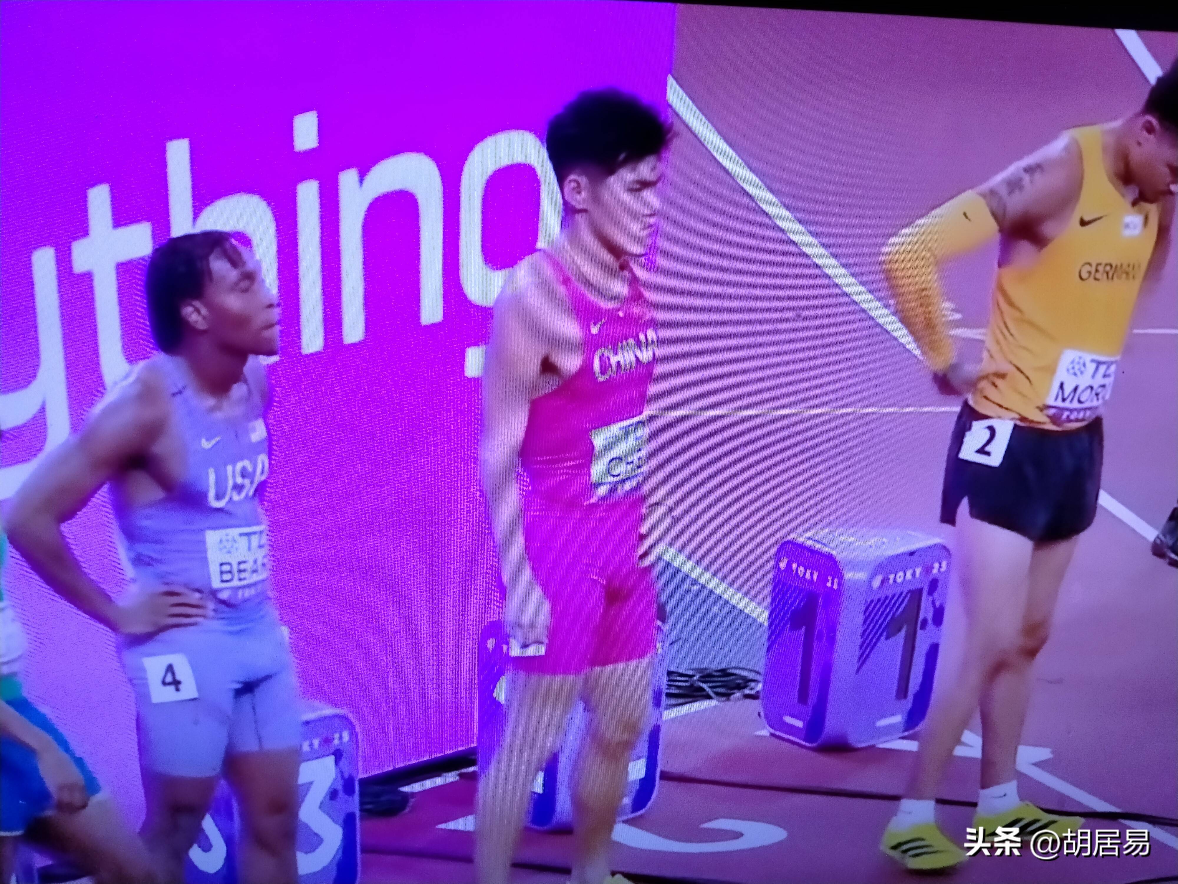 爱游戏官方-田径球员突破自我，表现堪称完美