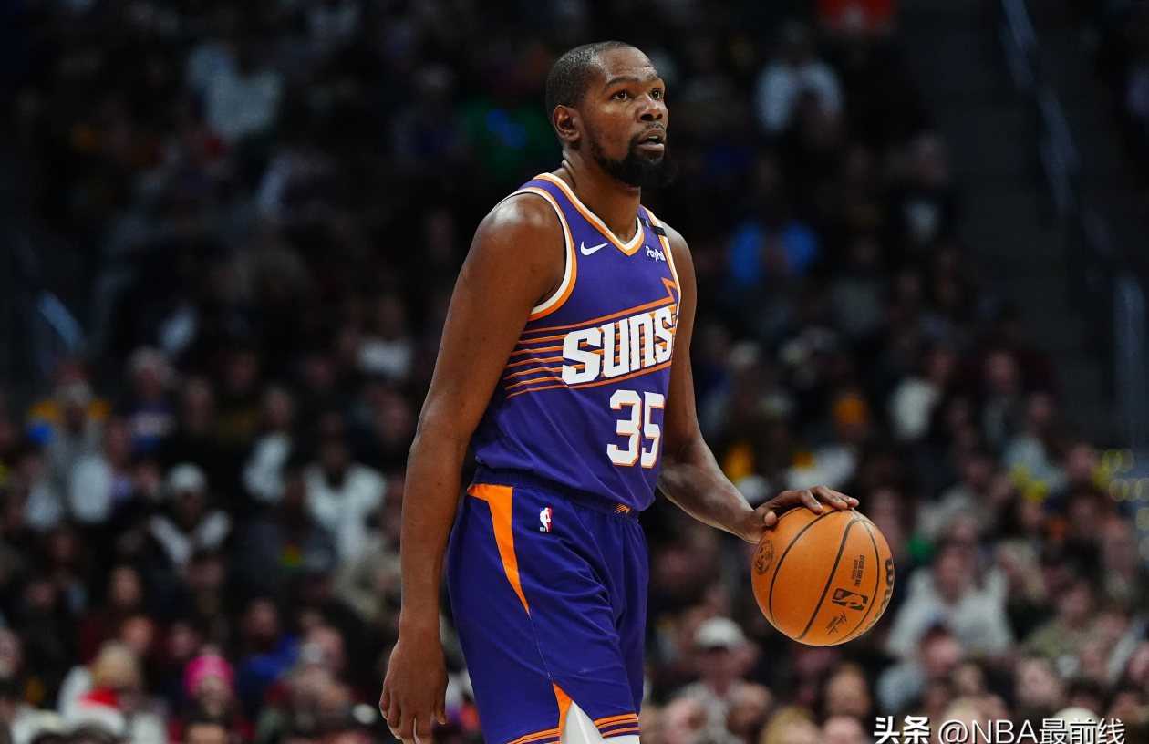 猛龙鏖战骑士，布克点燃赛场